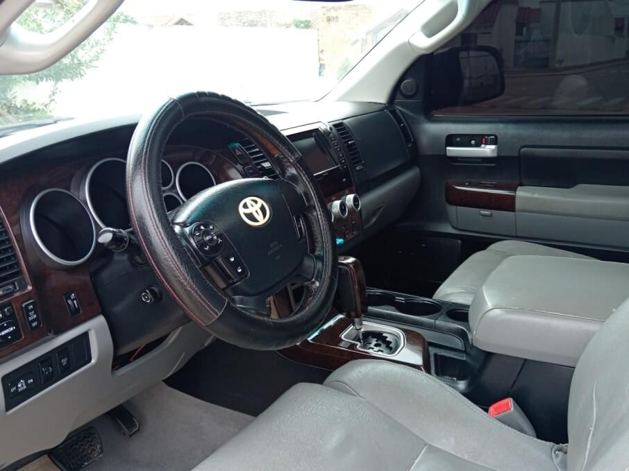 TOYOTA TUNDRA 2011 127.000 Kms.