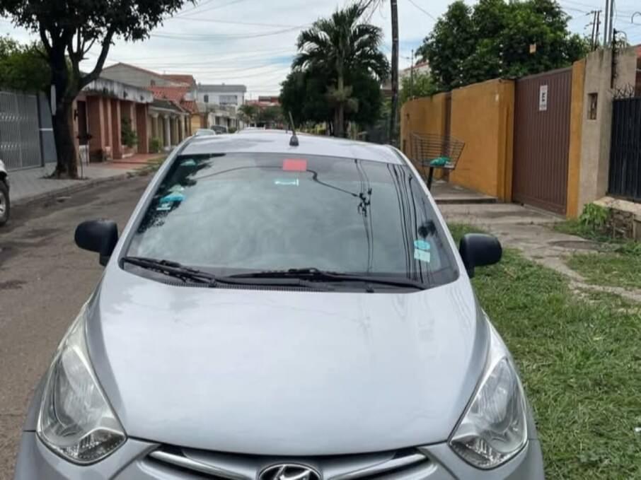 HYUNDAI EON 2016 86.700 Kms.