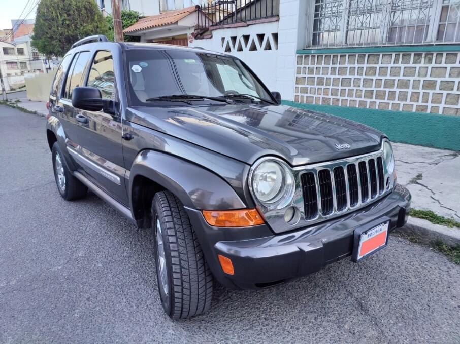 JEEP LIBERTY 2005 102.000 Kms.