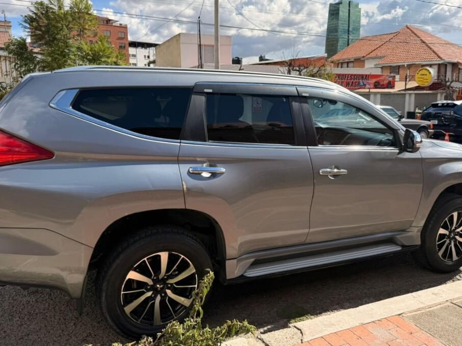 MITSUBISHI MONTERO SPORT 2017 105.000 Kms.