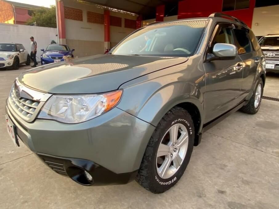 SUBARU FORESTER 2011 90.000 Kms.