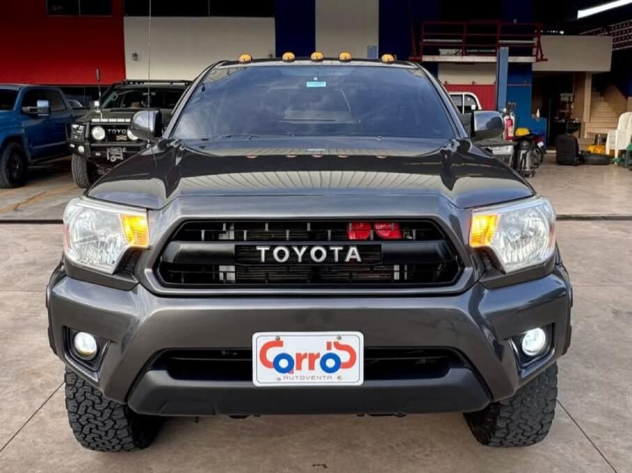 TOYOTA TACOMA 2013 138.000 Kms.