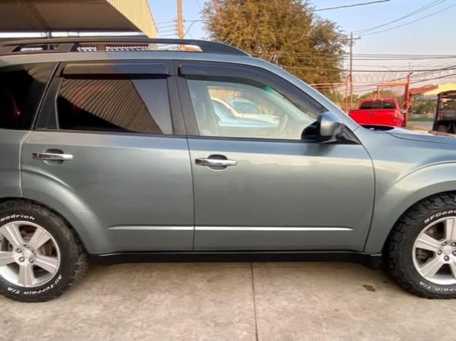 SUBARU FORESTER 2011 90.000 Kms.