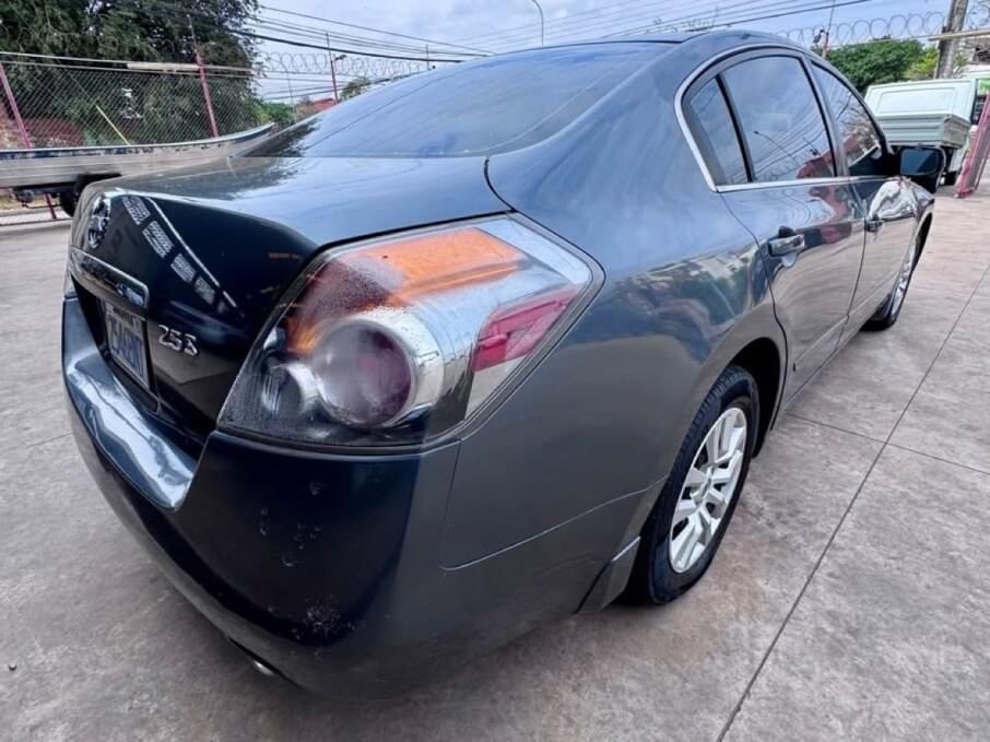 NISSAN ALTIMA 2009 84.000 Kms.