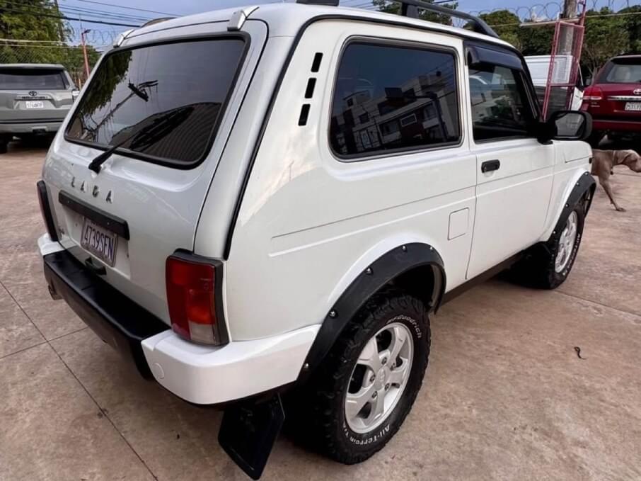 LADA NIVA 2017 80.000 Kms.