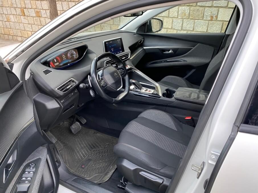 PEUGEOT 3008 2019 52.000 Kms.