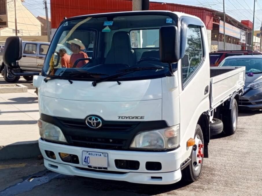 TOYOTA HIACE 2012 89.763 Kms.