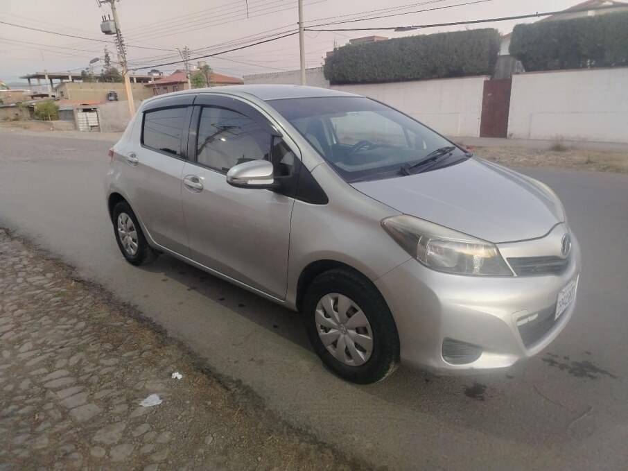 TOYOTA VITZ 2012 130.000 Kms.