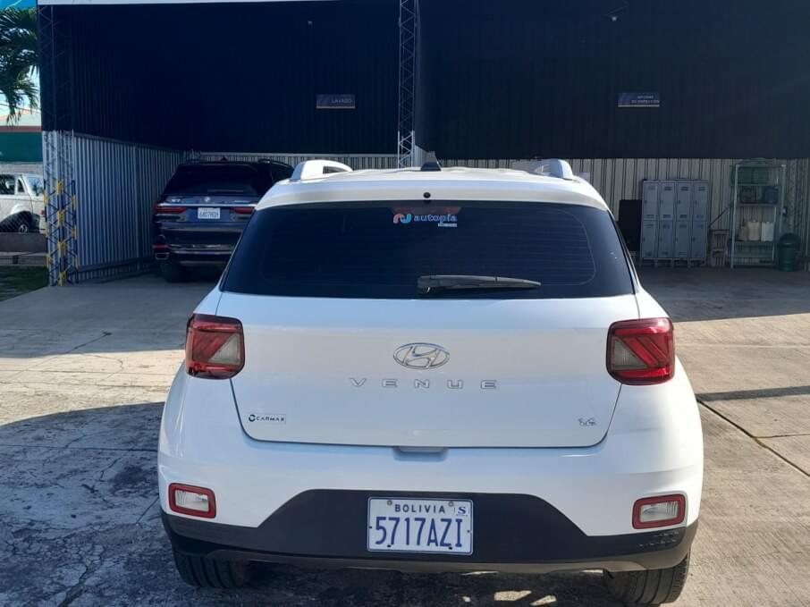 HYUNDAI VENUE 2022 24.400 Kms.