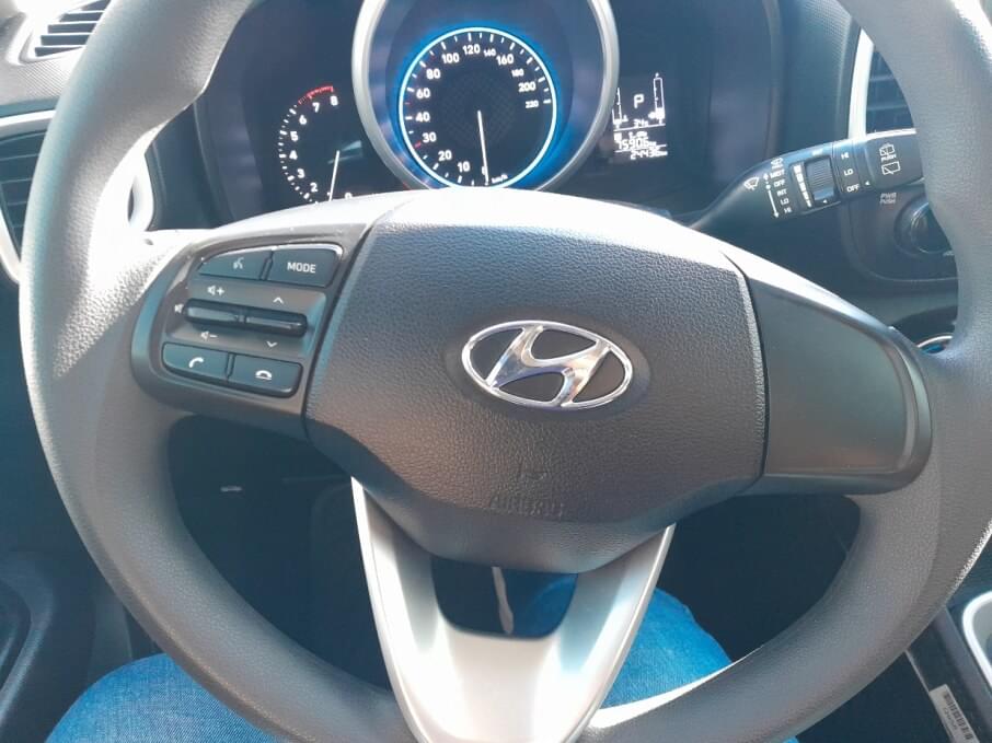 HYUNDAI VENUE 2022 24.400 Kms.