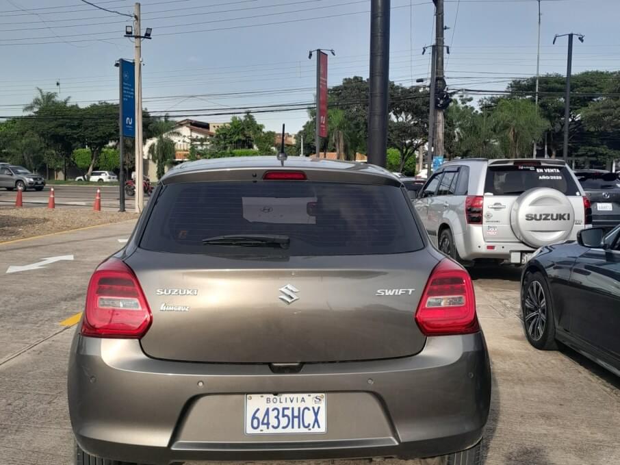 SUZUKI SWIFT 2025 15.500 Kms.