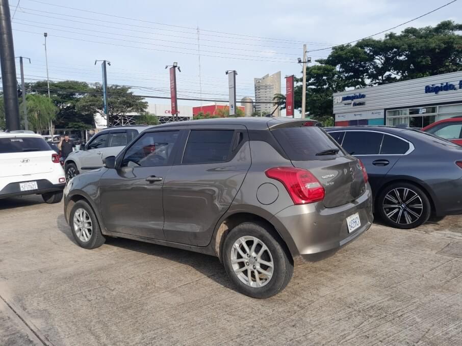 SUZUKI SWIFT 2025 15.500 Kms.