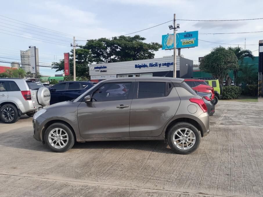 SUZUKI SWIFT 2025 15.500 Kms.