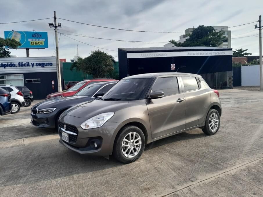 SUZUKI SWIFT 2025 15.500 Kms.
