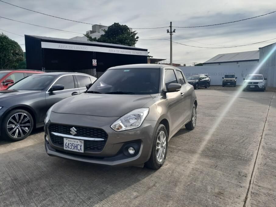 SUZUKI SWIFT 2025 15.500 Kms.