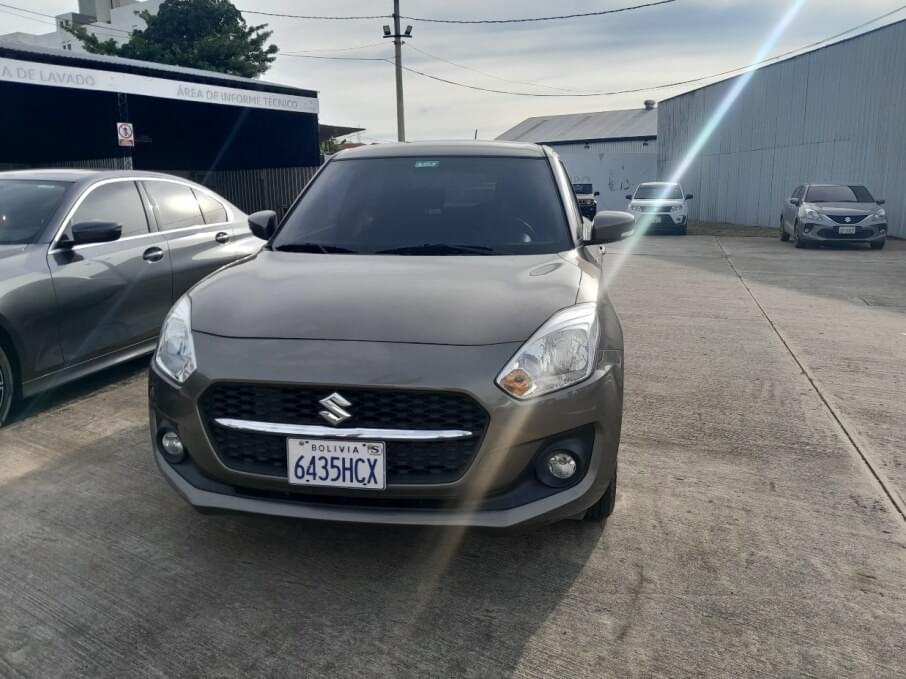 SUZUKI SWIFT 2025 15.500 Kms.