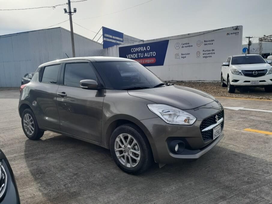 SUZUKI SWIFT 2025 15.500 Kms.