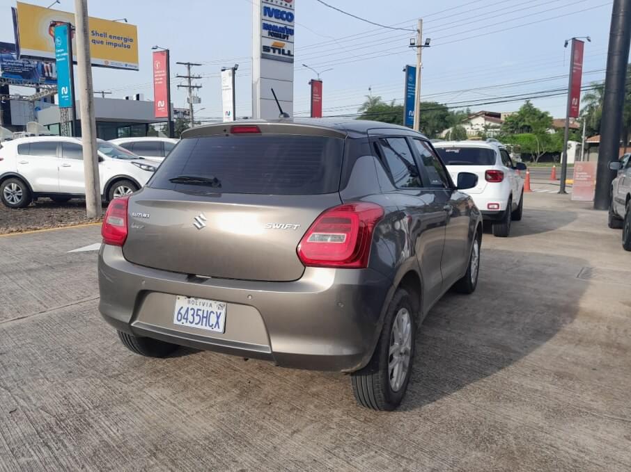 SUZUKI SWIFT 2025 15.500 Kms.