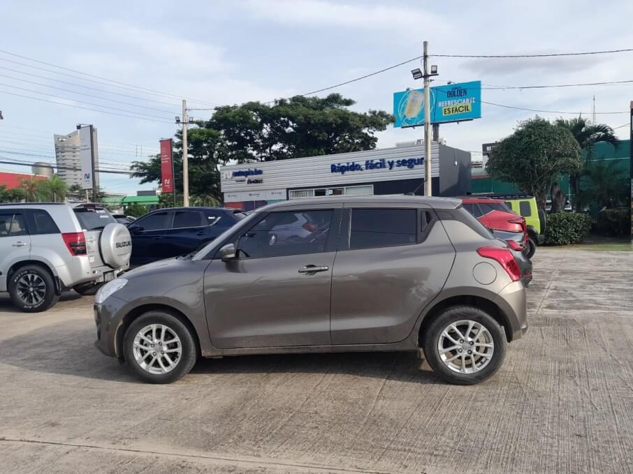 SUZUKI SWIFT 2025 15.500 Kms.