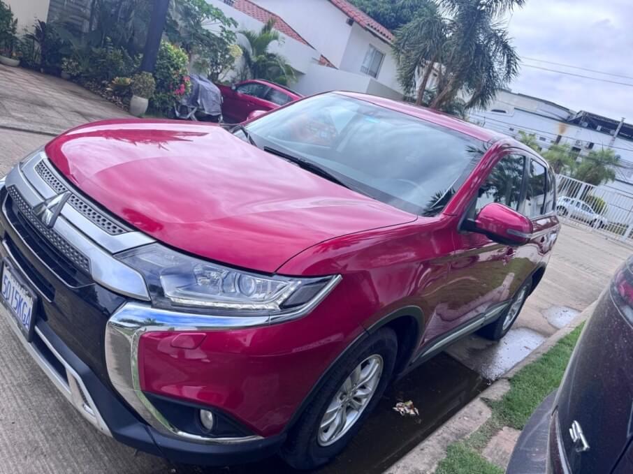 MITSUBISHI OUTLANDER 2019 62.478 Kms.