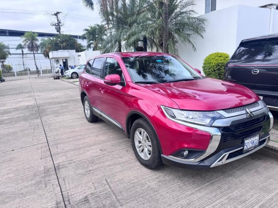 MITSUBISHI OUTLANDER 2019 62.478 Kms.