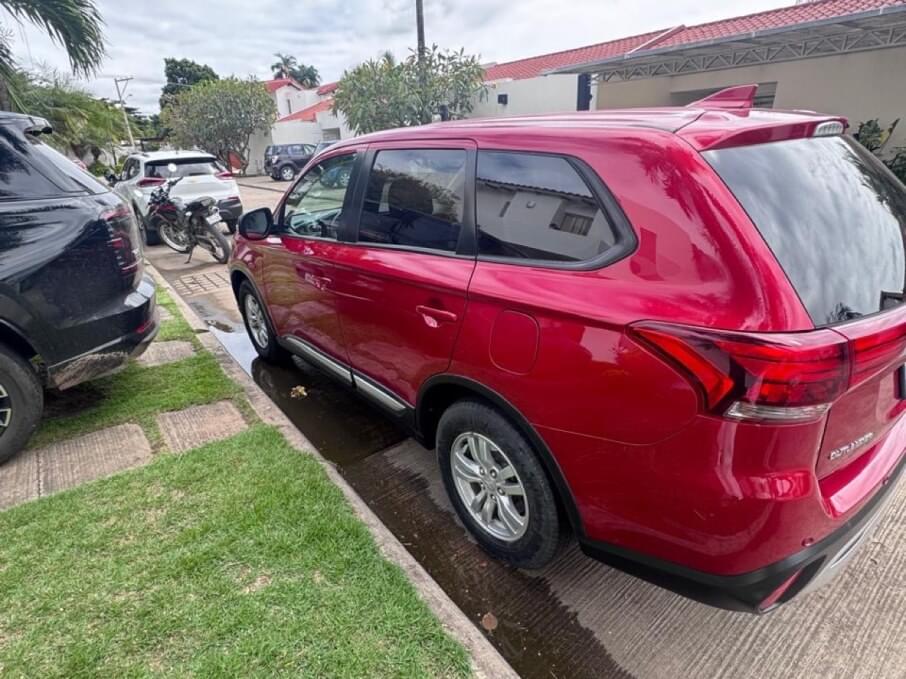 MITSUBISHI OUTLANDER 2019 62.478 Kms.