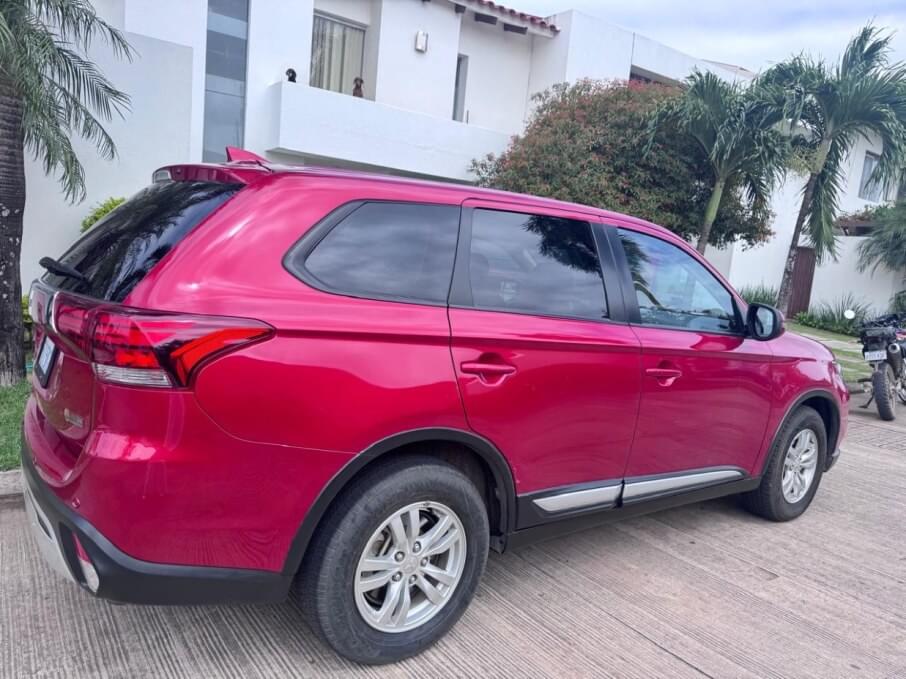 MITSUBISHI OUTLANDER 2019 62.478 Kms.