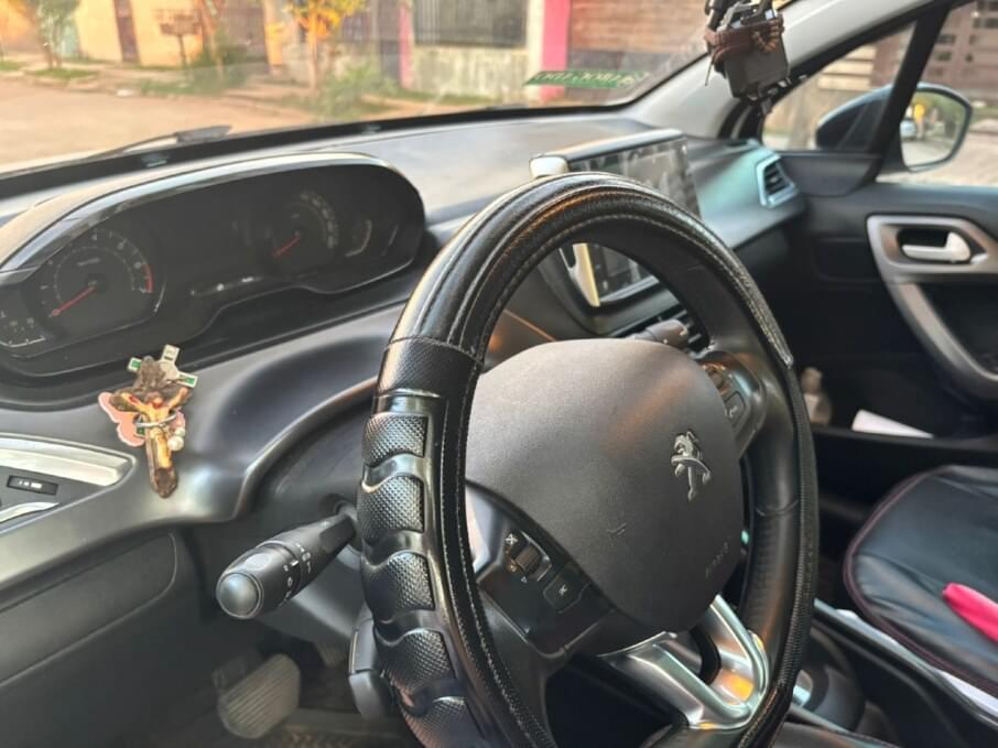 PEUGEOT 2008 2023 80.000 Kms.