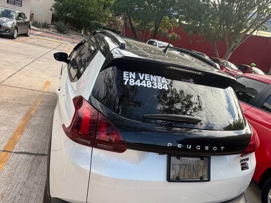 PEUGEOT 2008 2023 80.000 Kms.