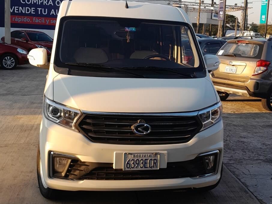 KYC MINIBUS 2023 1.800 Kms.