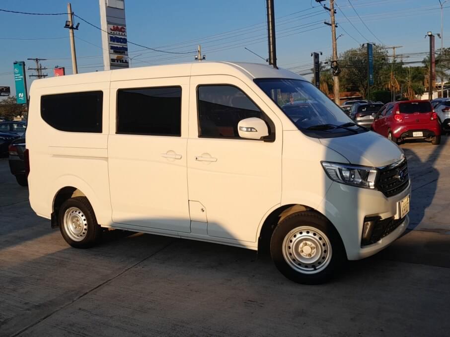 KYC MINIBUS 2023 1.800 Kms.
