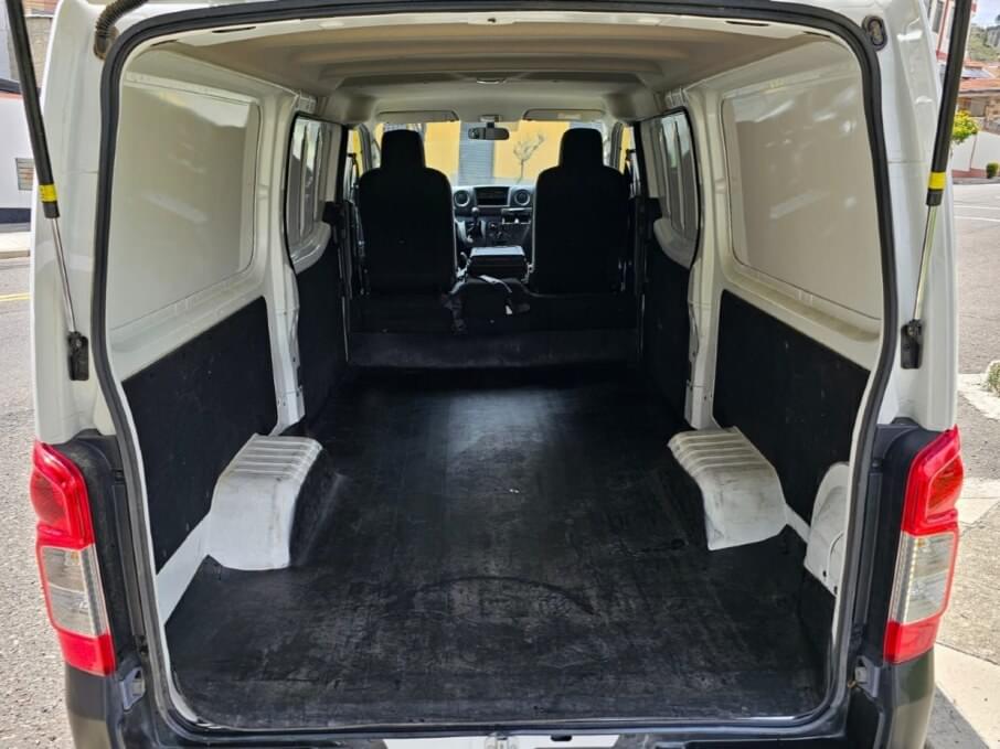 NISSAN URVAN 2023 12.000 Kms.