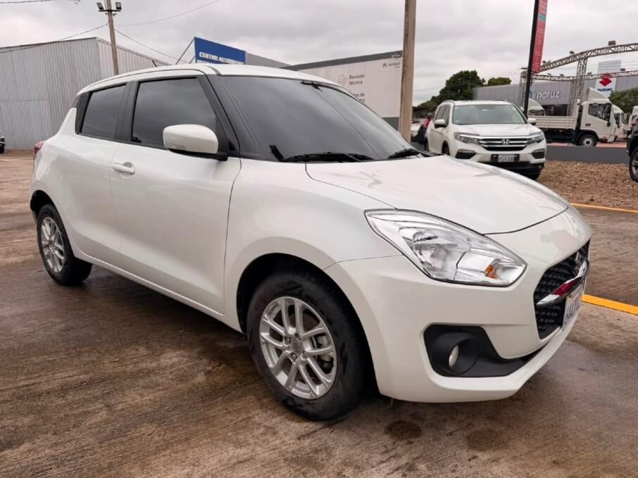 SUZUKI SWIFT 2025 13.590 Kms.