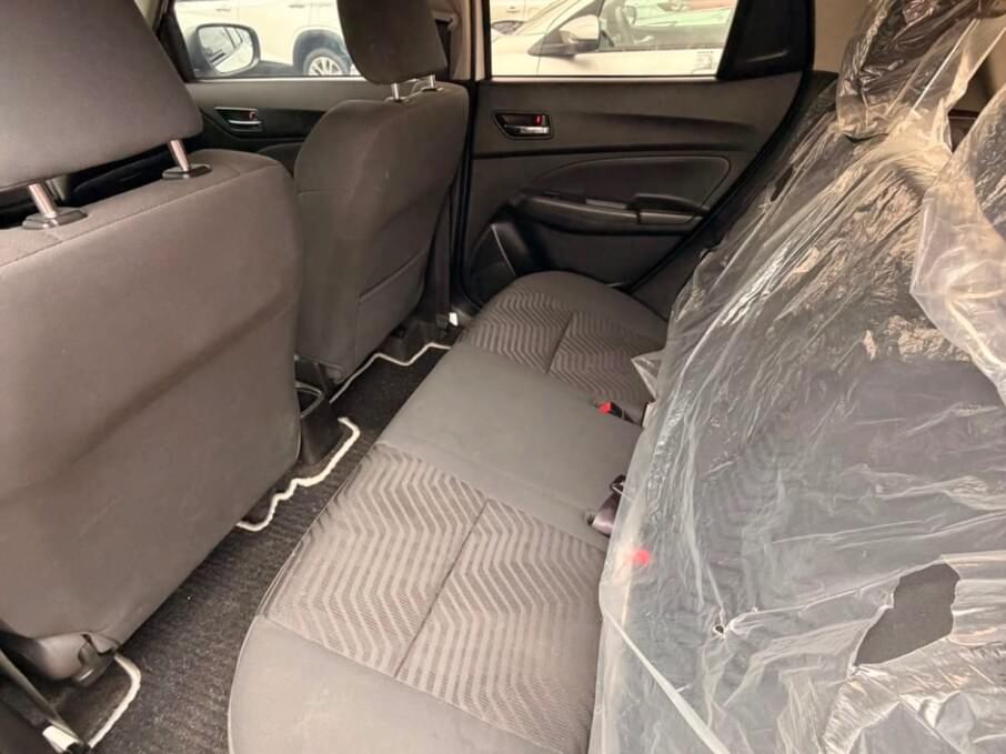 SUZUKI SWIFT 2025 13.590 Kms.