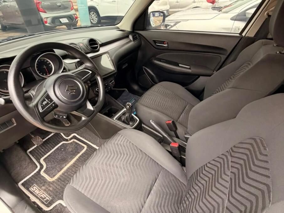 SUZUKI SWIFT 2025 13.590 Kms.