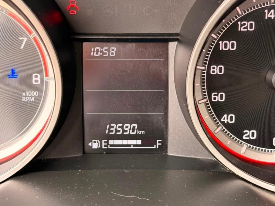 SUZUKI SWIFT 2025 13.590 Kms.