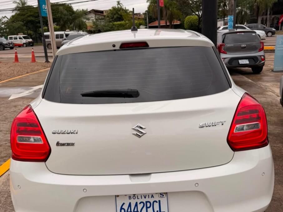 SUZUKI SWIFT 2025 13.590 Kms.