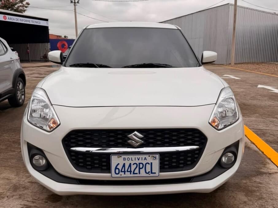 SUZUKI SWIFT 2025 13.590 Kms.