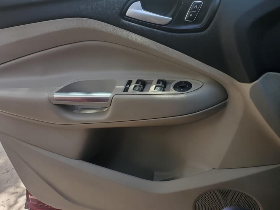 FORD ESCAPE 2016 82.000 Kms.