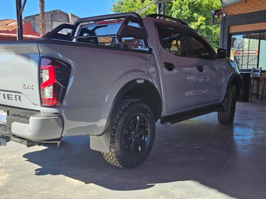NISSAN FRONTIER 2022 120.000 Kms.