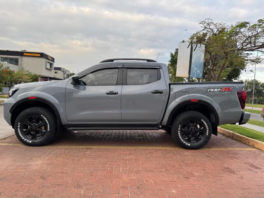 NISSAN FRONTIER 2023 38.000 Kms.