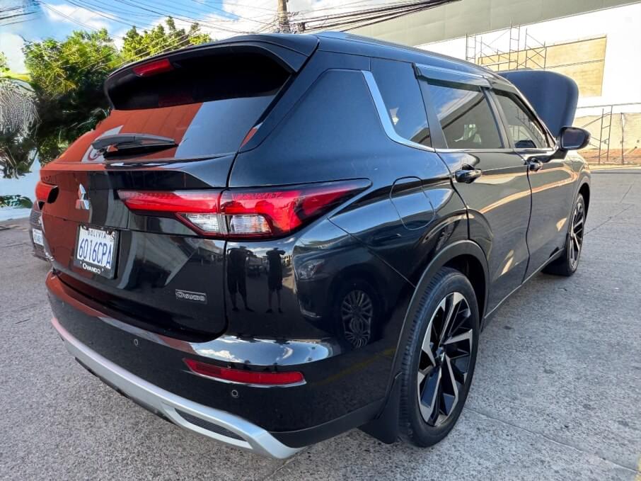 MITSUBISHI OUTLANDER 2023 31.000 Kms.