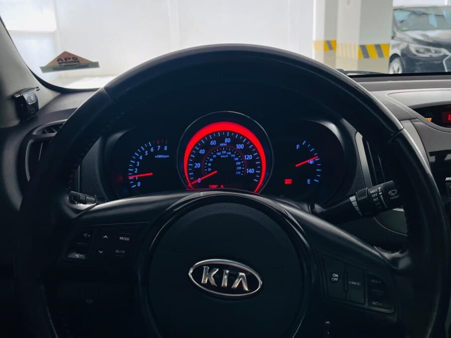 KIA CERATO 2013 101.300 Kms.