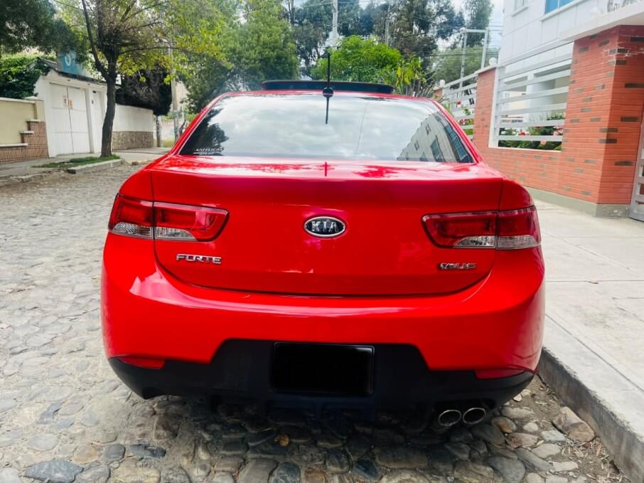 KIA CERATO 2013 101.300 Kms.