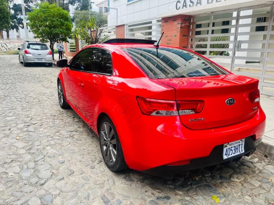 KIA CERATO 2013 101.300 Kms.