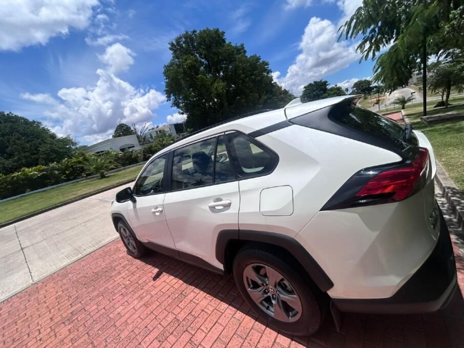 TOYOTA RAV4 2023 9.500 Kms.
