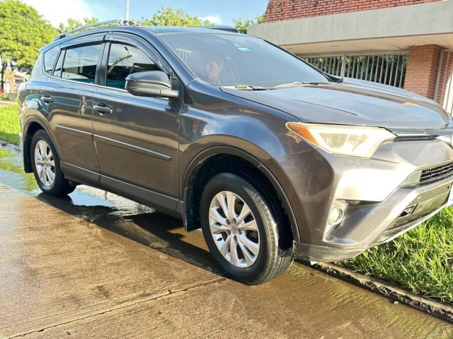 TOYOTA RAV4 2017 80.000 Kms.