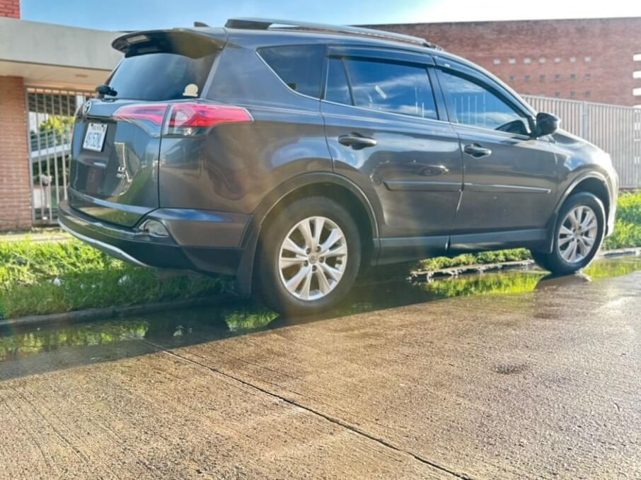 TOYOTA RAV4 2017 80.000 Kms.