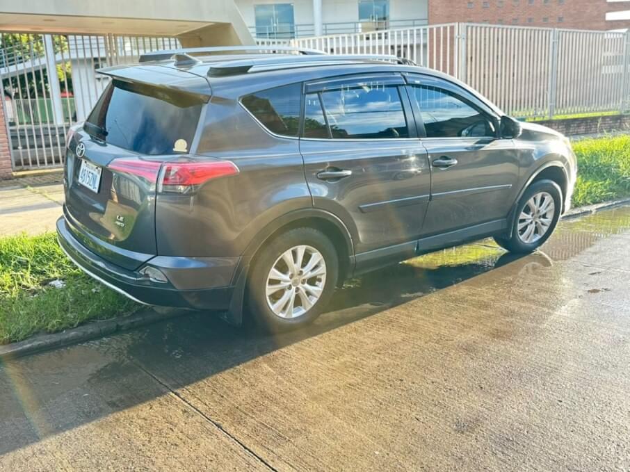 TOYOTA RAV4 2017 80.000 Kms.