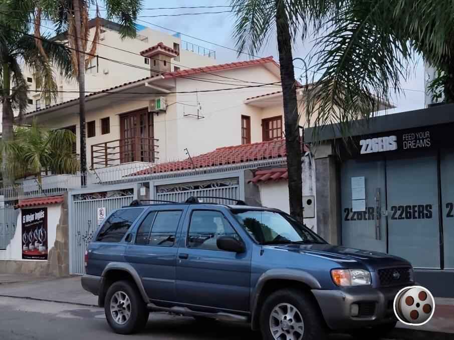 NISSAN PATHFINDER 2000 223.000 Kms.